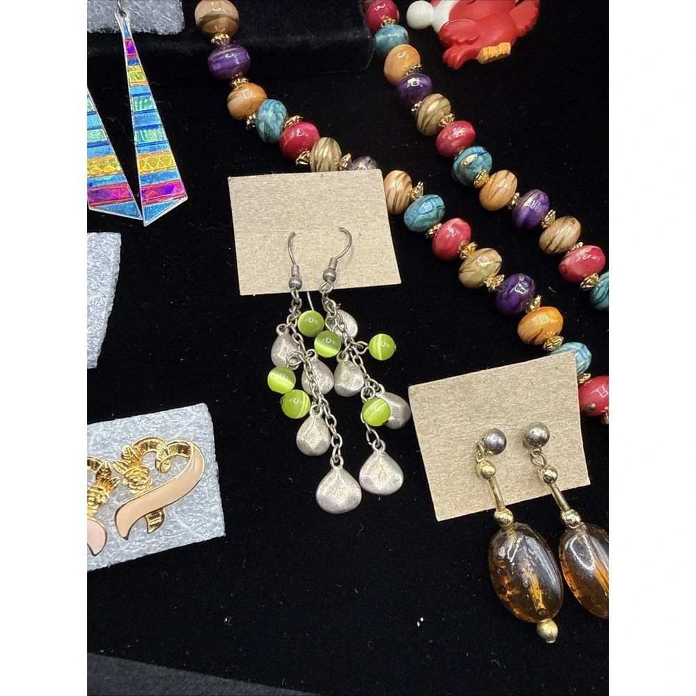 Vintage Lot of 15 Necklaces, Bracelets,‎ Earrings, Brooches